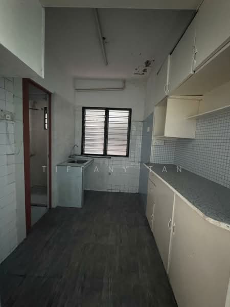 Pangsapuri untuk Disewa di Teratai Mewah Apartment Block 4 & 6 - Tiffany Tan - Kitchen - PropertyGuru.com.my