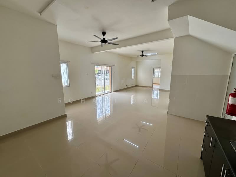 Rumah Bandar untuk Disewa di Cybersouth (Dengkil) - Rohani Daud - Living Room - PropertyGuru.com.my