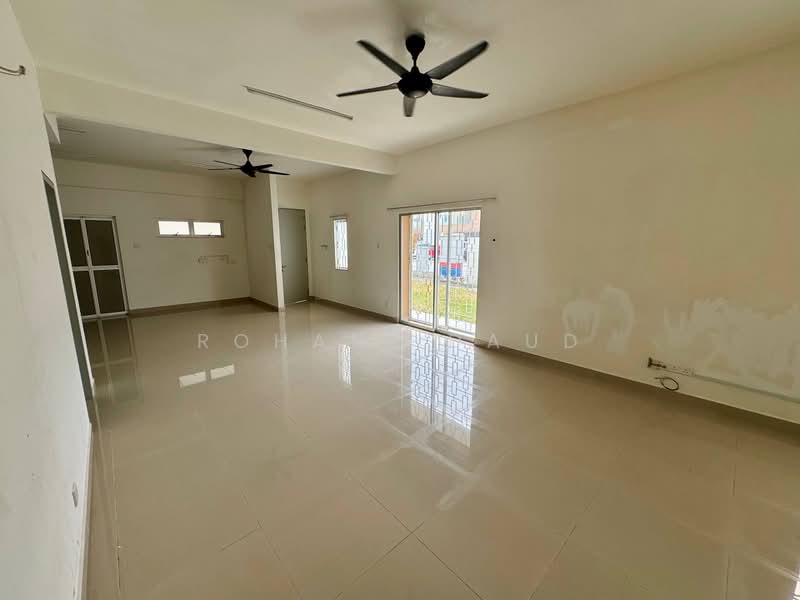 Rumah Bandar untuk Disewa di Cybersouth (Dengkil) - Rohani Daud - Living Room - PropertyGuru.com.my