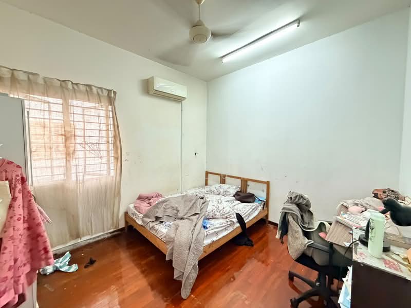 Semi-Detached House for Sale in Kota Emerald (Rawang) - SK Luk - Bedroom - PropertyGuru.com.my