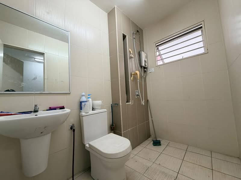 Semi-Detached House for Sale in Kota Emerald (Rawang) - SK Luk - Bathroom - PropertyGuru.com.my