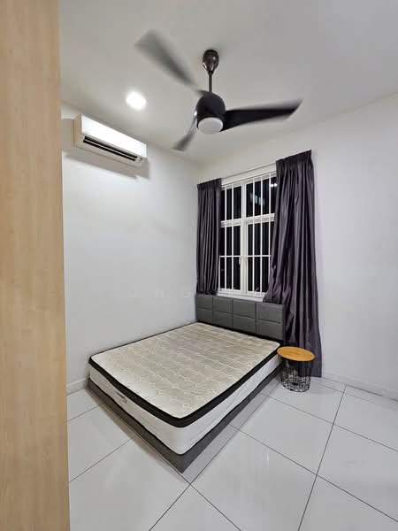 Kediaman Servis untuk Dijual di Skypod Residence - Ong KK - Bedroom - PropertyGuru.com.my