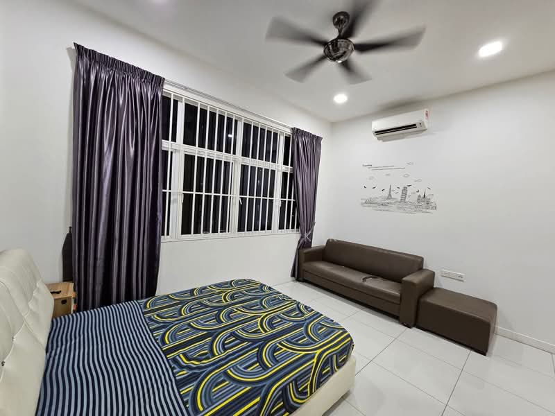 Kediaman Servis untuk Dijual di Skypod Residence - Ong KK - Bedroom - PropertyGuru.com.my