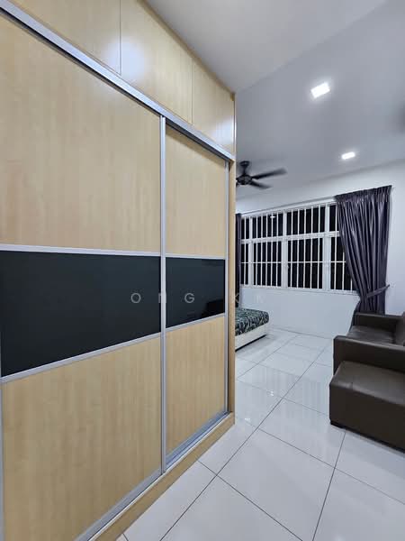 Kediaman Servis untuk Dijual di Skypod Residence - Ong KK - Bedroom - PropertyGuru.com.my