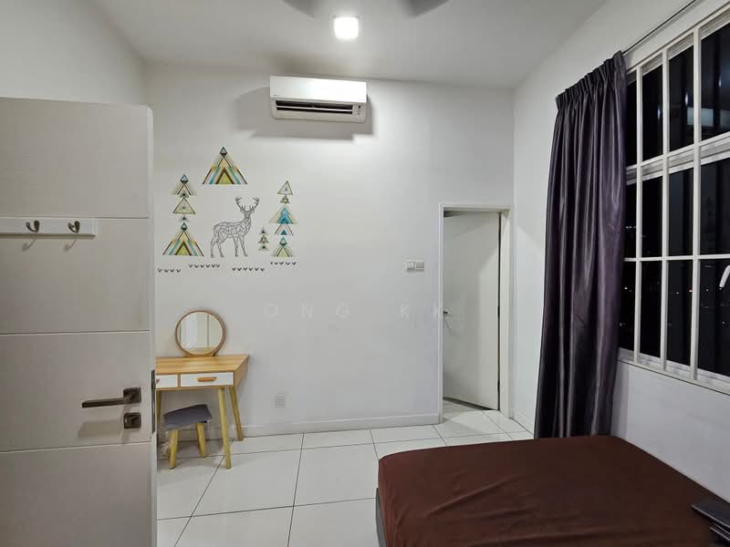 Kediaman Servis untuk Dijual di Skypod Residence - Ong KK - Bedroom - PropertyGuru.com.my