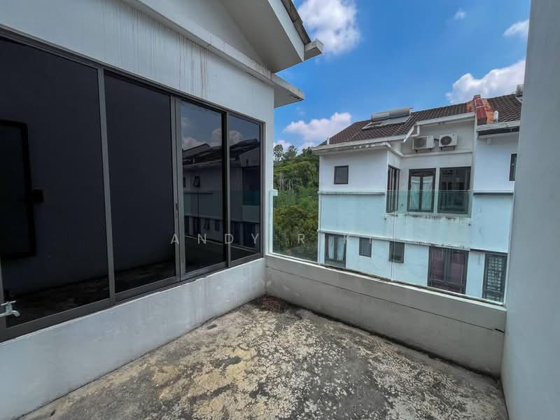 3-storey Terraced House for Sale in Seri Kembangan (Selangor) - Andy Riki - Balcony - PropertyGuru.com.my