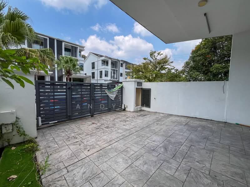 3-storey Terraced House for Sale in Seri Kembangan (Selangor) - Andy Riki - Exterior - PropertyGuru.com.my