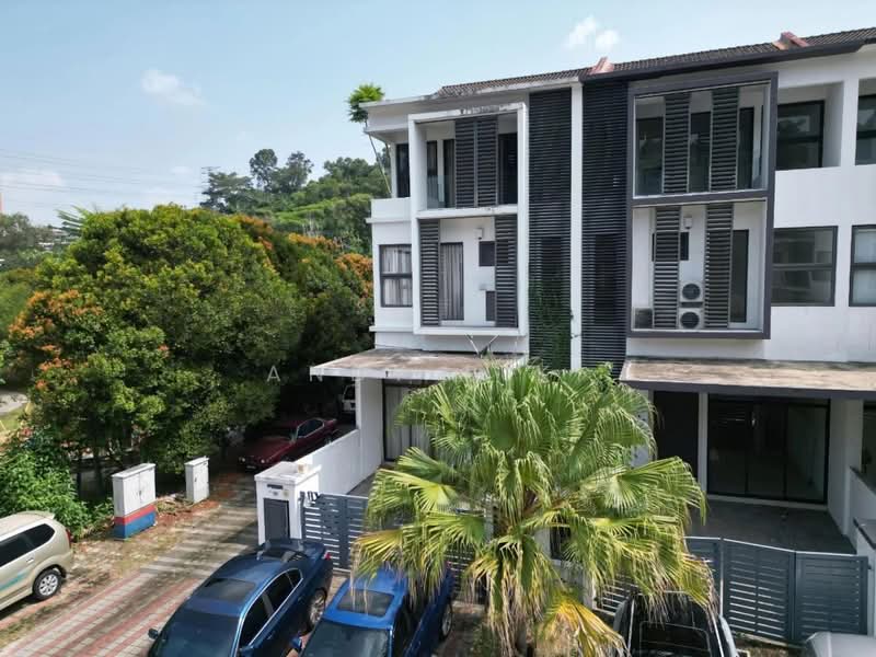 3-storey Terraced House for Sale in Seri Kembangan (Selangor) - Andy Riki - Exterior - PropertyGuru.com.my
