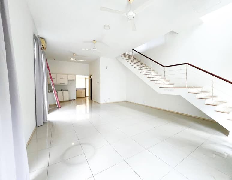 3-storey Terraced House for Sale in Seri Kembangan (Selangor) - Andy Riki - Living Room - PropertyGuru.com.my