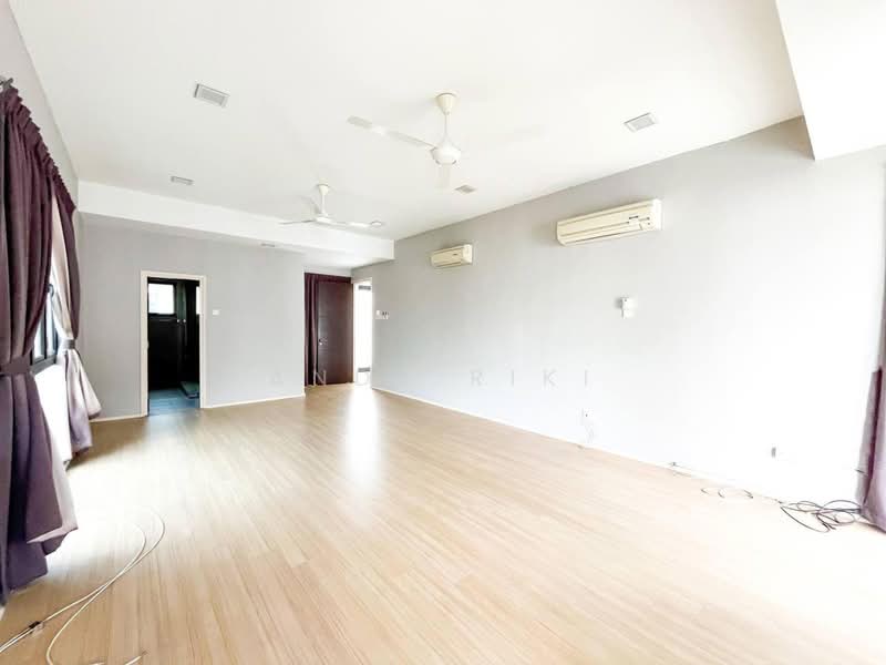 3-storey Terraced House for Sale in Seri Kembangan (Selangor) - Andy Riki - Living Room - PropertyGuru.com.my