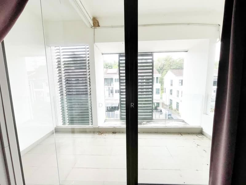 3-storey Terraced House for Sale in Seri Kembangan (Selangor) - Andy Riki - Balcony - PropertyGuru.com.my