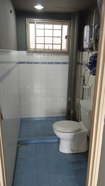 Pangsapuri untuk Dijual di Kenanga Apartments - Ong KK - Bathroom - PropertyGuru.com.my