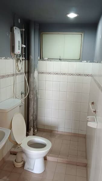 Pangsapuri untuk Dijual di Kenanga Apartments - Ong KK - Bathroom - PropertyGuru.com.my