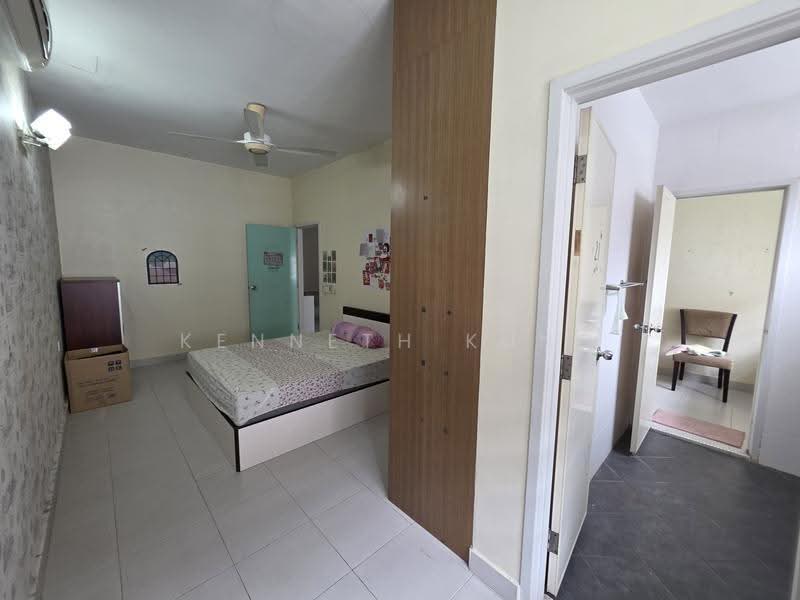 2.5-storey Terraced House for Sale in setia pearl island (Sungai Ara) - Kenneth Kung - Bedroom - PropertyGuru.com.my