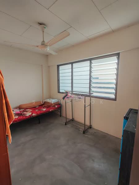Flat for Sale at Pusat Perniagaan Jalan Raja Uda - Sunny Lok - Bedroom - PropertyGuru.com.my