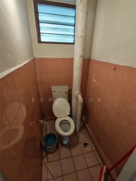 Flat for Sale at Pusat Perniagaan Jalan Raja Uda - Sunny Lok - Bathroom - PropertyGuru.com.my