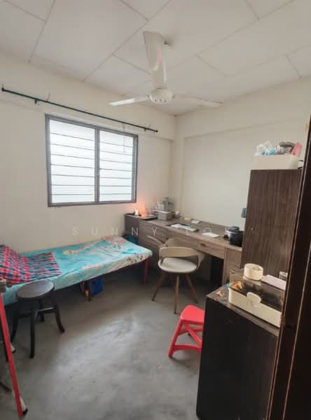 Flat for Sale at Pusat Perniagaan Jalan Raja Uda - Sunny Lok - Bedroom - PropertyGuru.com.my