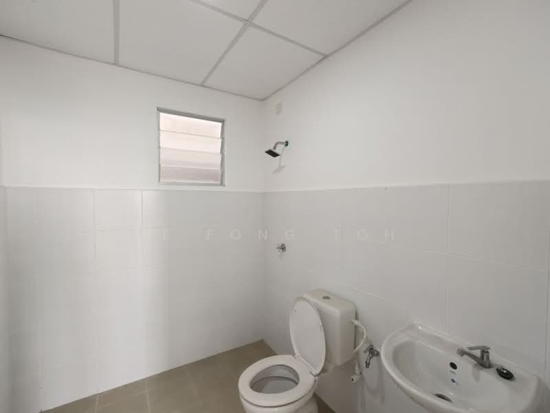 Pangsapuri untuk Dijual di Denai Nusantara Apartment - Ee Fong Toh - Bathroom - PropertyGuru.com.my