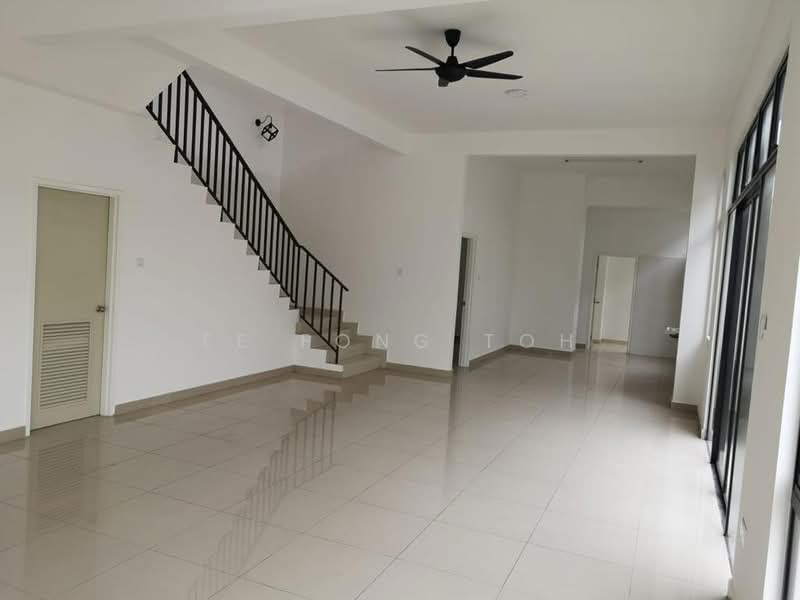 Cluster House for Sale in Bandar Cemerlang (Ulu Tiram) - Ee Fong Toh - Living Room - PropertyGuru.com.my