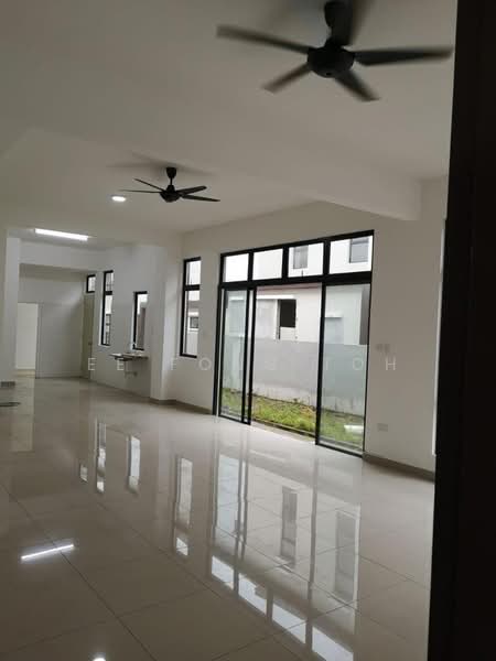 Cluster House for Sale in Bandar Cemerlang (Ulu Tiram) - Ee Fong Toh - Living Room - PropertyGuru.com.my