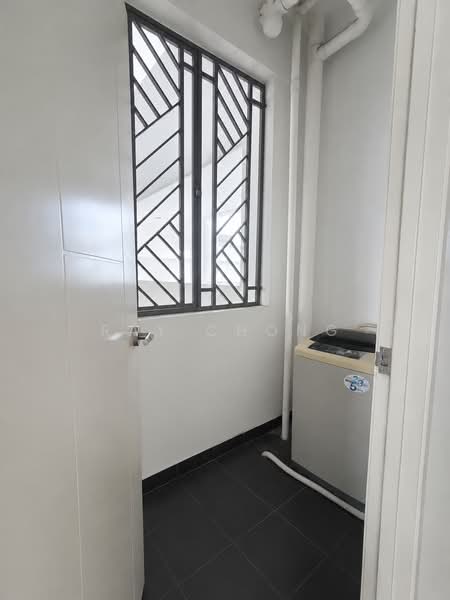 Kondominium untuk Dijual di Anyaman Residence - Ray Chong - Kitchen Yard - PropertyGuru.com.my