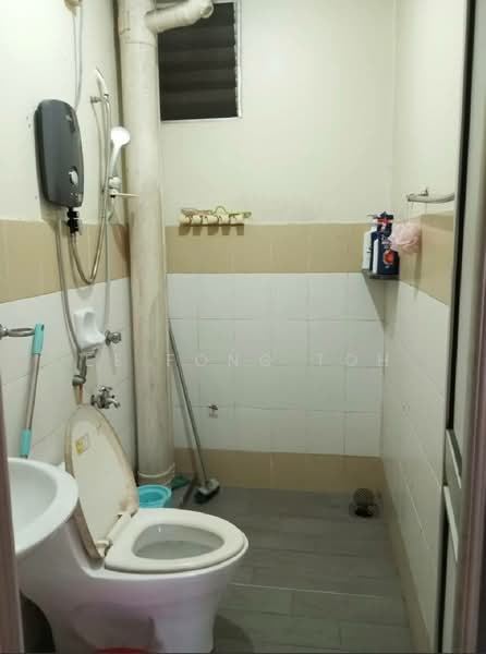 Pangsapuri untuk Dijual di Kipark Apartment - Ee Fong Toh - Bathroom - PropertyGuru.com.my