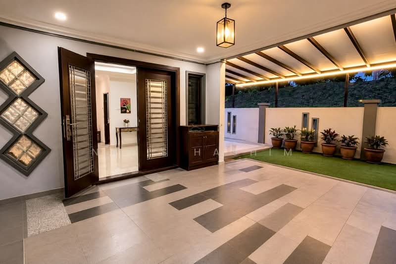 2-storey Terraced House for Sale in Seksyen 8 (Shah Alam) - Nafis Hashim - Entrance - PropertyGuru.com.my
