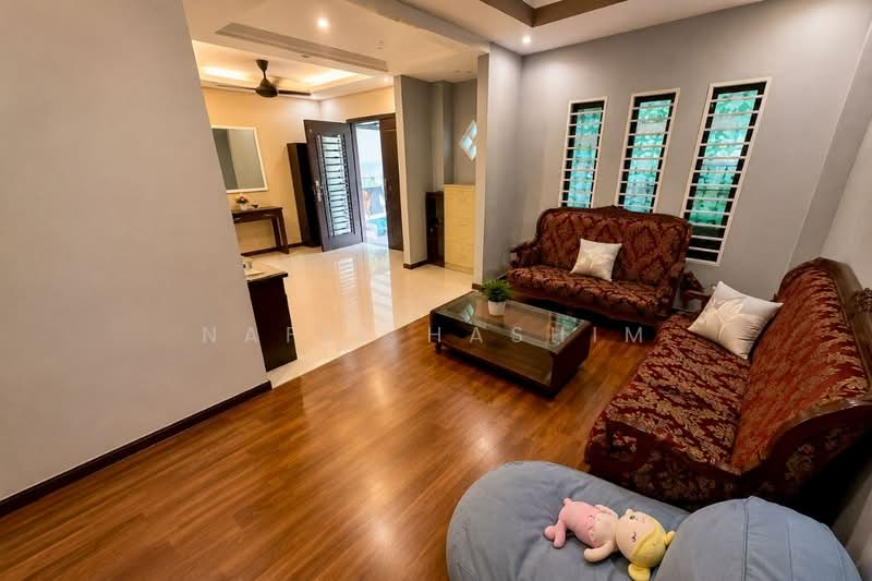 2-storey Terraced House for Sale in Seksyen 8 (Shah Alam) - Nafis Hashim - Living Room - PropertyGuru.com.my