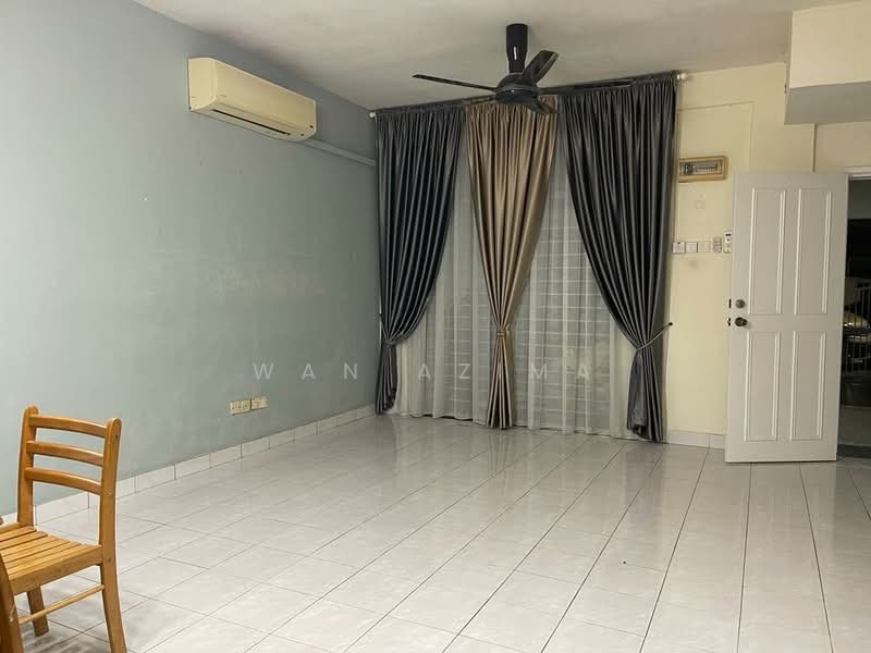 Rumah Teres 2-Tingkat untuk Dijual di Bandar Saujana Putra (Tanjong Duabelas) - Wan Azima - Living Room - PropertyGuru.com.my