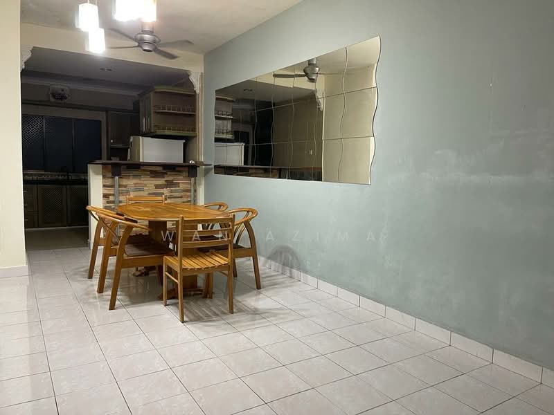 Rumah Teres 2-Tingkat untuk Dijual di Bandar Saujana Putra (Tanjong Duabelas) - Wan Azima - Dining Room - PropertyGuru.com.my