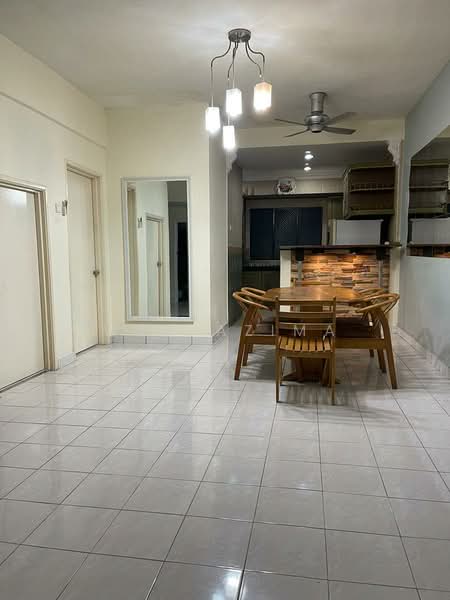 Rumah Teres 2-Tingkat untuk Dijual di Bandar Saujana Putra (Tanjong Duabelas) - Wan Azima - Dining Room - PropertyGuru.com.my