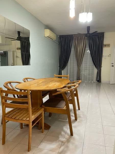 Rumah Teres 2-Tingkat untuk Dijual di Bandar Saujana Putra (Tanjong Duabelas) - Wan Azima - Dining Room - PropertyGuru.com.my