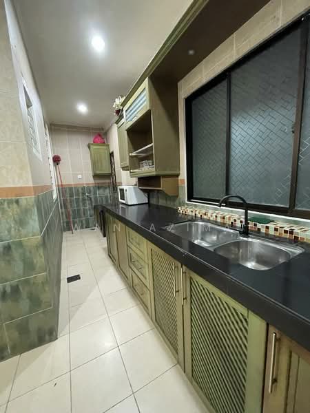 Rumah Teres 2-Tingkat untuk Dijual di Bandar Saujana Putra (Tanjong Duabelas) - Wan Azima - Kitchen - PropertyGuru.com.my