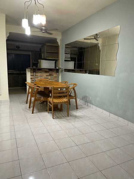 Rumah Teres 2-Tingkat untuk Dijual di Bandar Saujana Putra (Tanjong Duabelas) - Wan Azima - Dining Room - PropertyGuru.com.my