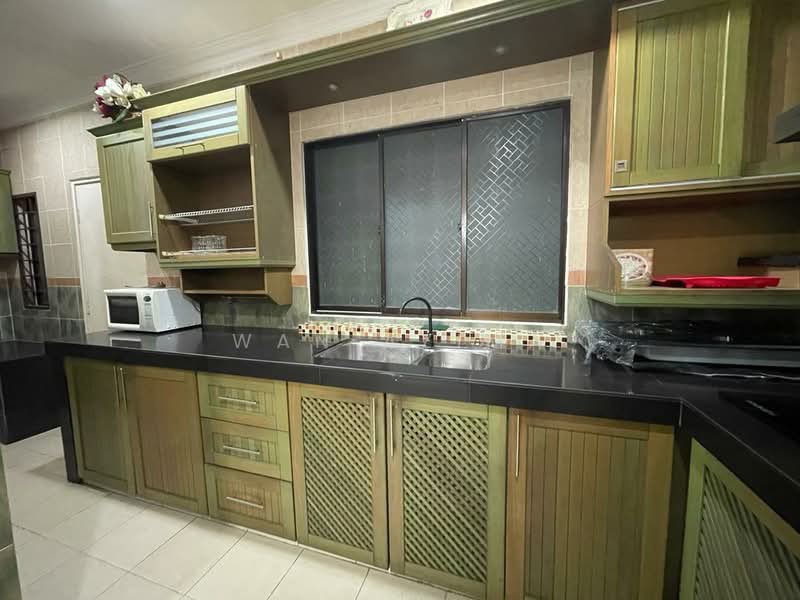 Rumah Teres 2-Tingkat untuk Dijual di Bandar Saujana Putra (Tanjong Duabelas) - Wan Azima - Kitchen - PropertyGuru.com.my