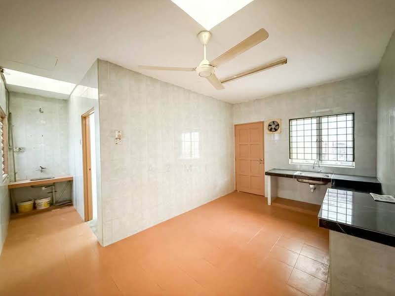 2-storey Terraced House for Sale in Sungai Buloh (Selangor) - Azmi . - PropertyGuru.com.my