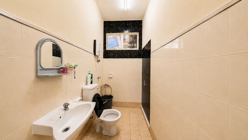 Rumah Teres 3-Tingkat untuk Dijual di Taman Perling (Perling) - Kalai Selvan - Bathroom - PropertyGuru.com.my