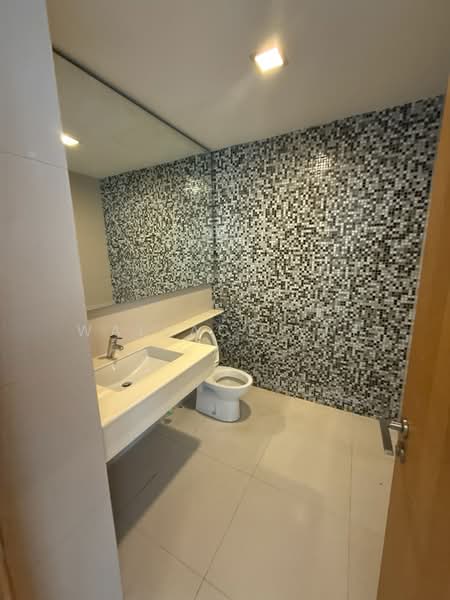 Kondominium untuk Disewa di Verticas Residensi - Wallace Yap - Bathroom - PropertyGuru.com.my