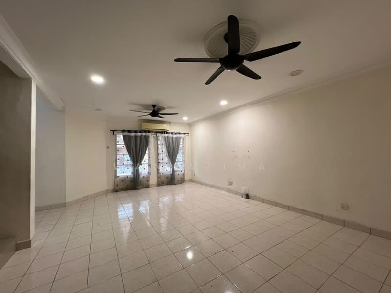 Rumah Teres 3-Tingkat untuk Dijual di Sierramas (Sungai Buloh) - Wan Azima - Living Room - PropertyGuru.com.my