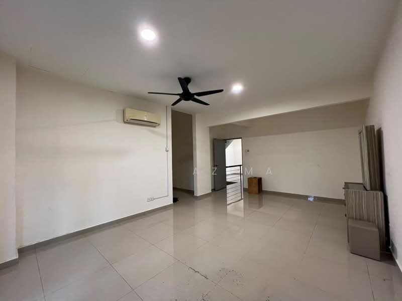 Rumah Teres 3-Tingkat untuk Dijual di Sierramas (Sungai Buloh) - Wan Azima - Living Room - PropertyGuru.com.my