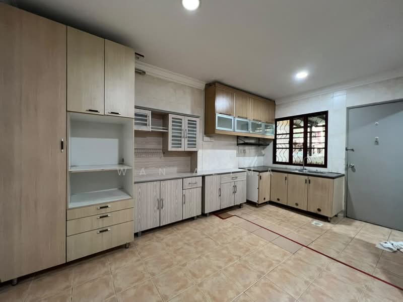 Rumah Teres 3-Tingkat untuk Dijual di Sierramas (Sungai Buloh) - Wan Azima - Kitchen - PropertyGuru.com.my