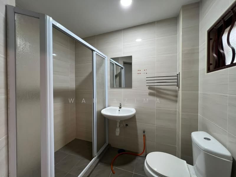 Rumah Teres 3-Tingkat untuk Dijual di Sierramas (Sungai Buloh) - Wan Azima - Bathroom - PropertyGuru.com.my