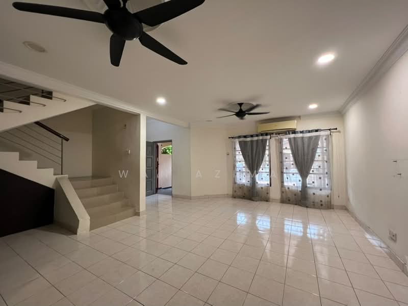 Rumah Teres 3-Tingkat untuk Dijual di Sierramas (Sungai Buloh) - Wan Azima - Living Room - PropertyGuru.com.my