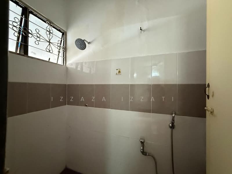 Rumah Teres 2-Tingkat untuk Dijual di Kampung Gombak Indah (Batu Caves) - Izzaza Izzati - Bathroom - PropertyGuru.com.my