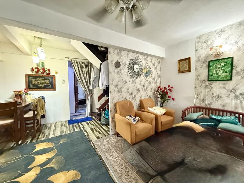 Rumah Teres 2-Tingkat untuk Dijual di Kampung Gombak Indah (Batu Caves) - Izzaza Izzati - Living Room - PropertyGuru.com.my
