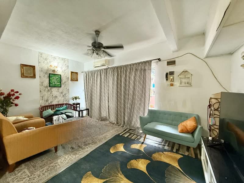 Rumah Teres 2-Tingkat untuk Dijual di Kampung Gombak Indah (Batu Caves) - Izzaza Izzati - Living Room - PropertyGuru.com.my
