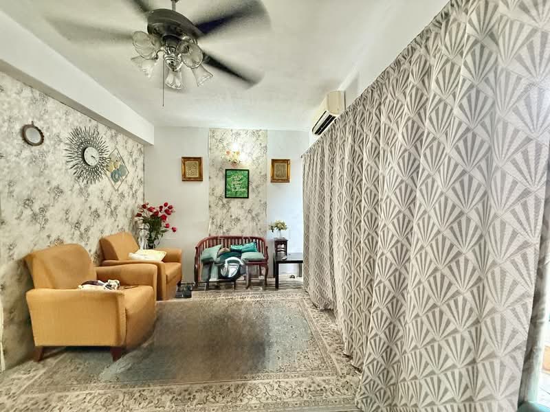 Rumah Teres 2-Tingkat untuk Dijual di Kampung Gombak Indah (Batu Caves) - Izzaza Izzati - Living Room - PropertyGuru.com.my