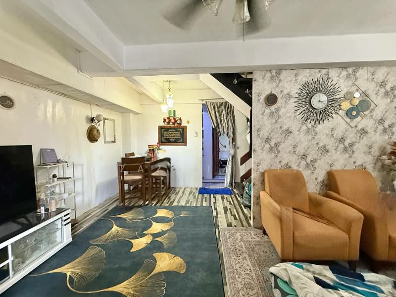 Rumah Teres 2-Tingkat untuk Dijual di Kampung Gombak Indah (Batu Caves) - Izzaza Izzati - Living Room - PropertyGuru.com.my