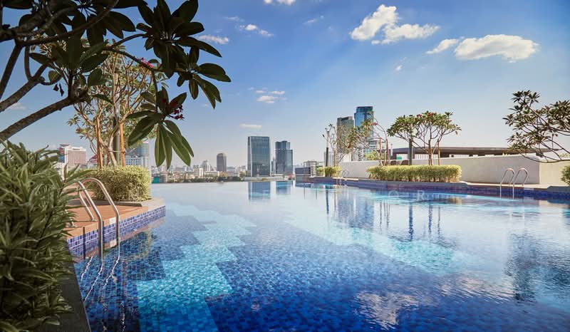Kediaman Servis untuk Dijual di PJ Midtown - Michael Chor - Pool - PropertyGuru.com.my