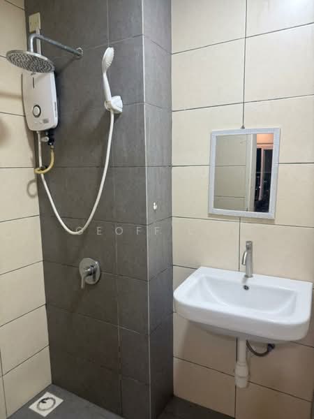 Kondominium untuk Disewa di The Holmes 1 - Geoff Lim - Bathroom - PropertyGuru.com.my